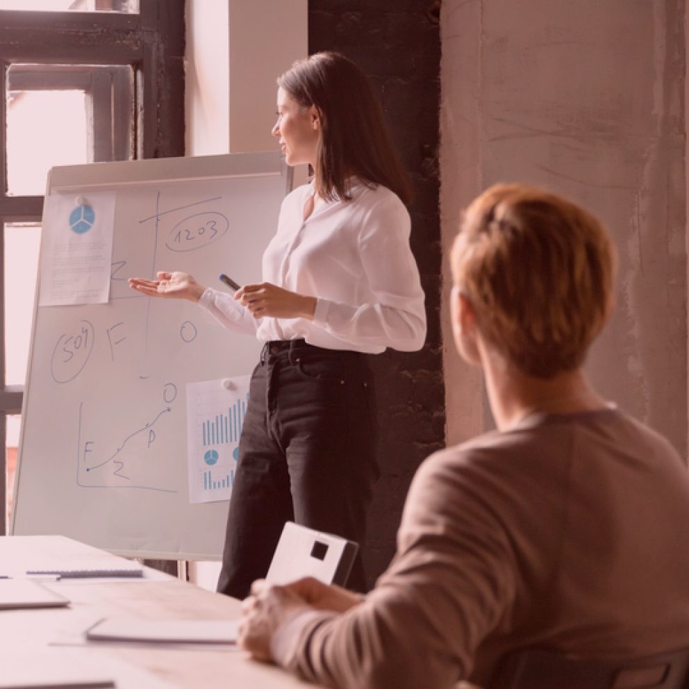 En Renta 4 te guiamos en cómo hacer una planificación financiera efectiva, desde la planificación financiera patrimonial y de la riqueza hasta la planificación tributaria, para optimizar tu fututo económico