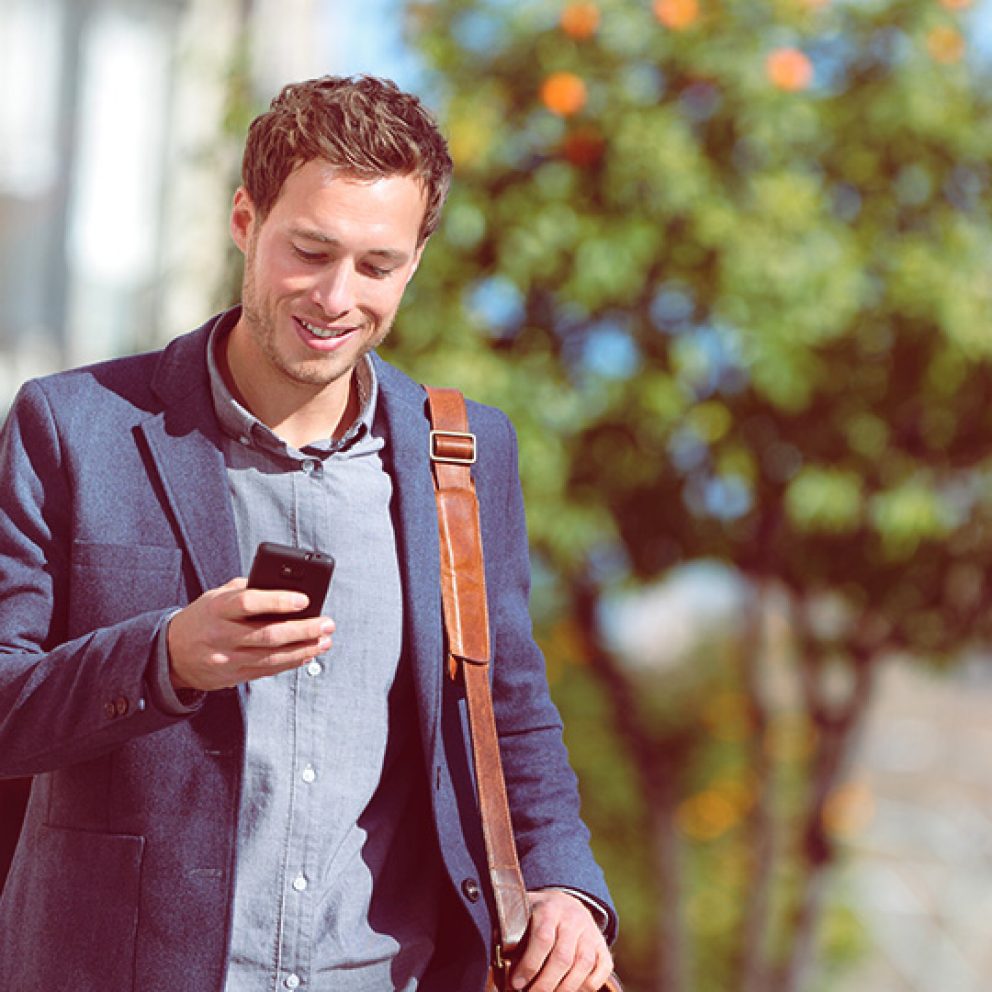 Combina las ventajas de los fondos de inversión y las acciones